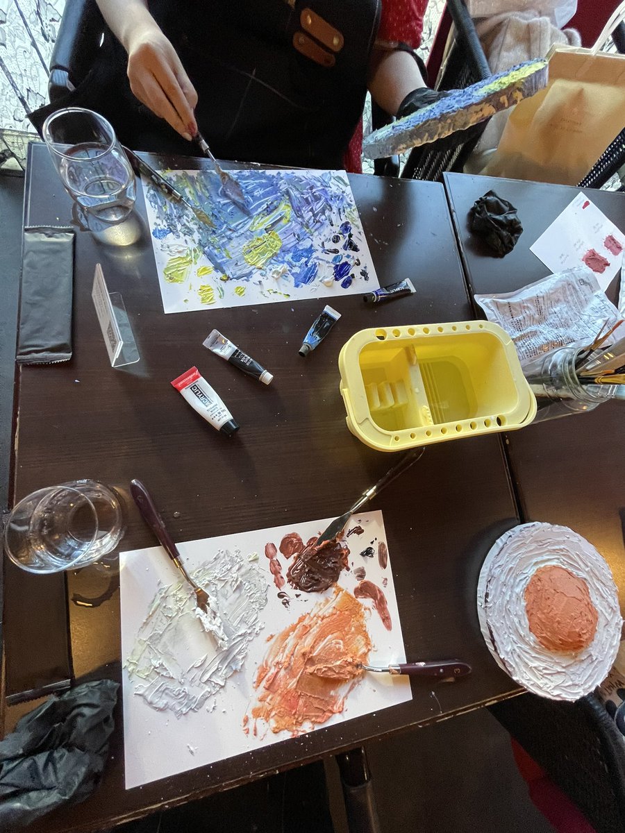 AnneCoCTRPG's tweet photo. 餡蜜先生と京都で遊ばせてもらった♡♡
映画行ってオシャレなカフェでしゃべってアート体験して居酒屋行ったけど、居酒屋はマジ食べることと飲むこと喋ることに集中しすぎて写真一枚もないの笑う　かろうじて乾杯の動画が一本 https://t.co/rGEtVZhq1t
