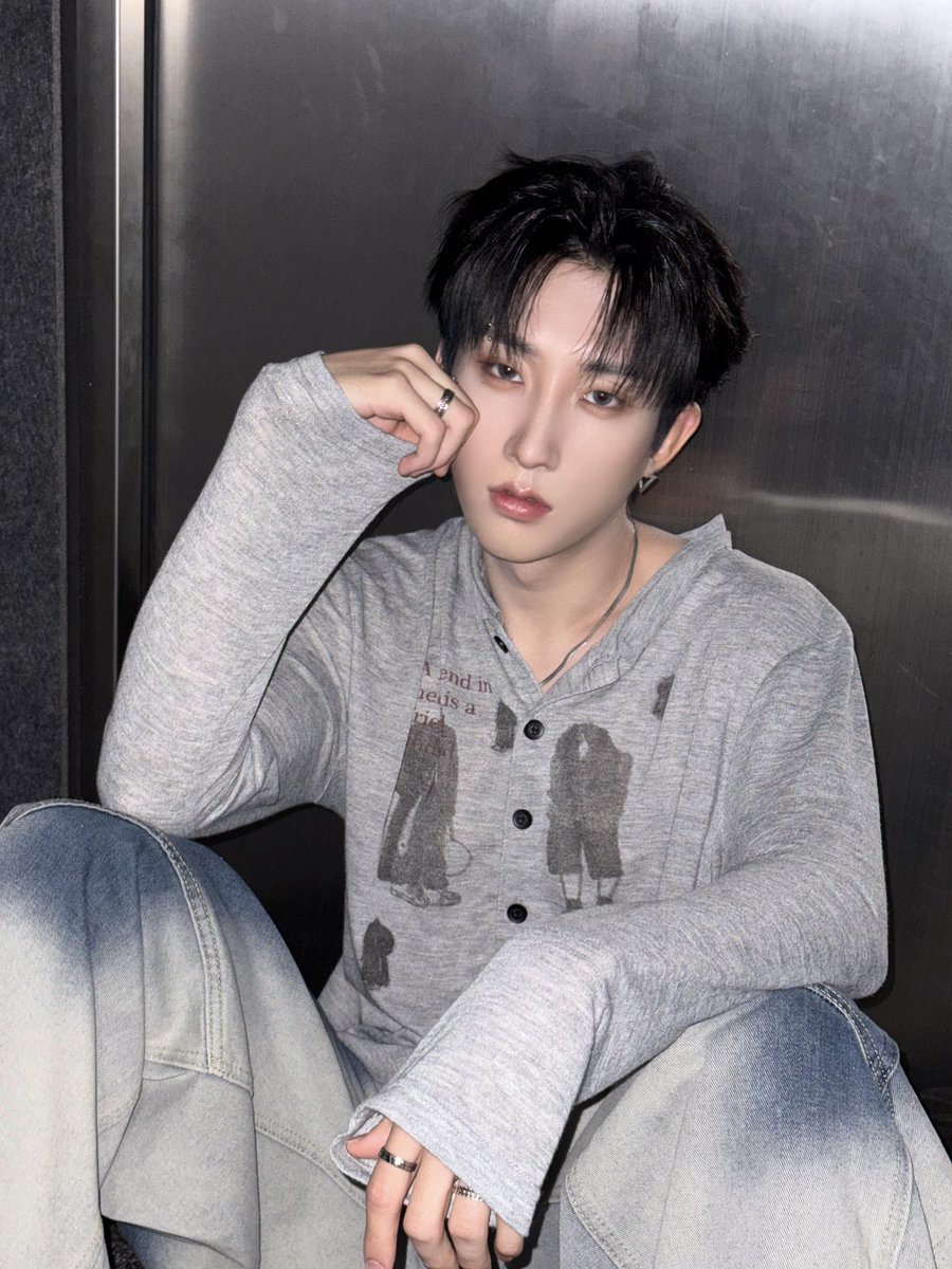 XODIAC_MEMBERS's tweet photo. [#웨인]

오늘도 쏘블리 덕분에 행복한 하루 
남은 일본 일정도 즐겁고 행복한 시간 보내자
사랑해 🐺🩶

#XODIAC #소디엑 #WAIN #웨인 https://t.co/G98Tk1I618