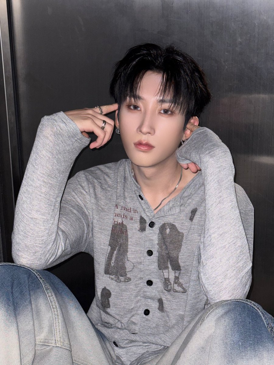 XODIAC_MEMBERS's tweet photo. [#웨인]

오늘도 쏘블리 덕분에 행복한 하루 
남은 일본 일정도 즐겁고 행복한 시간 보내자
사랑해 🐺🩶

#XODIAC #소디엑 #WAIN #웨인 https://t.co/G98Tk1I618