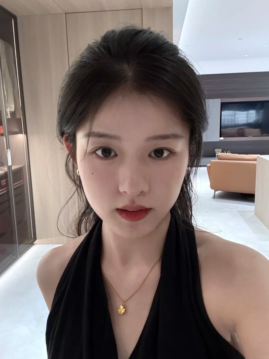 N_chxty's tweet photo. 老天爷 为什么让我在最想做爱最适合做爱的年纪没爱做 https://t.co/sMEX5NfI5Y