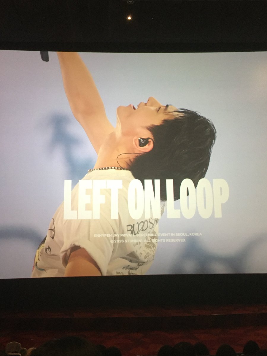 jjongkimii's tweet photo. #Leftonloop
영상회 후기… 늦기 전에 후다닥 올려봅니다…♡
사실 원래 영상회에 큰 감흥이 없던 여자지만, 평소 스터닌님 영상 잘 챙겨보고 있었어서 기대하는 마음으로 이번 영상회 다녀왔습니당🥹
상영회 공지 영상에 어린 종성이 시절 영상이 있길래 엄청 떨리는 마음이었는데 생각하지도 못했던 셋리들이 나와서 너무너무 좋았습니다… 별안간부터 제가 개인적으로 엄청 사랑하는 마드리드 새크파까지… 정말 입을 다물 수가 없었어요😳
평소에도 종성이 직캠을 많이 찾아보는 편이지만 큰 화면으로 종성이를 마주하니 평소 보이지 않았던 부분들이 잘 보여서 너무 좋았고 종성이가 무대에 있는 동안의 얼굴들을 놓치지 않고 볼 수 있어서 너무너무 좋았습니다🤍
특히 페탈트 종성이가 선우를 쫑쫑쫑…끌고가는 모습을 마주했을 땐 웃음을 참을 수가 없었고, 어린 종성이와 현재의 성장한 종성이가 교차로 편집되어 나오던 블록버스터 무대가 나왔을 땐, 전보다 많이 성장하고 무대에서 여유가 보이는 종성이가 눈에 보여서 저도 모르게 눈물을 참을 수가 없었어요…🥹 같은 무대임에도 사소한 지점에서 다르게 보이는 종성이가 너무 기특하고 좋았습니다…
이번 영상회를 보면서 든 딱 한가지 생각은 종성이가 앞으로도 지금처럼 항상 무대에서 빛났으면 좋겠다..였던 것 같아요. 모든 종성이를 좋아하지만 제가 그중에서도 가장 좋아하는 종성이는 무대 위의 종성이고, 앞으로도 종성이 옆에서 꾸준히 응원해줘야겠다고 다짐했습니다 ㅎㅎ
항상 종성이에게 변함없는 사랑과 응원을 보내주시는 스터닌님! 덕분에 종성이의 성장을 다시 한 번 돌아볼 수 있어서 너무 좋은 시간이었습니다 !! 영상회 열어주셔서 너무 감사하고 앞으로도 꼬옥.. 쫑랑합시다 !!
아 그리고 엔ㅎㅏ이픈 제발 밷디 석방해주세요 … 부탁입니다🙏🏻
