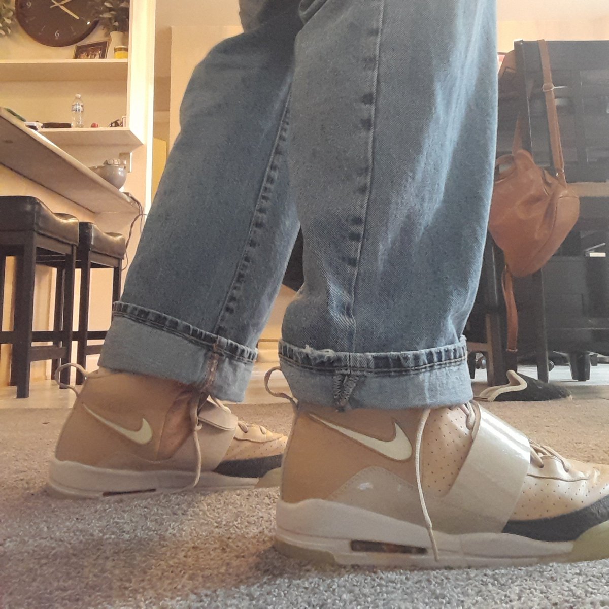 ToryMeow's tweet photo. AIR YEEZY 1 NET TAN 2009 https://t.co/gbW3LNU0Qr