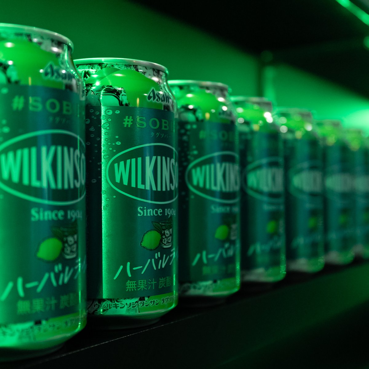 fashionpressnet's tweet photo. 夜専用炭酸水「ウィルキンソン タンサン タグソバー」に“ハーバルライム”の新作登場！

“お酒代わりに楽しめる”爽やかライム×奥深いハーブの味わいで、のどを刺激する飲みごたえと爽快感