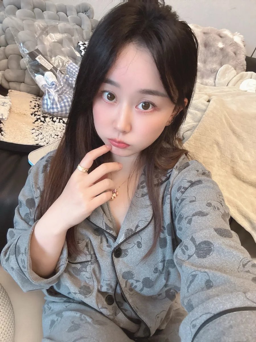 whhan69's tweet photo. 到了这个对生活和情感都有极致渴望的年纪，我也想遇到一个能真正满足我的人，互为避风港，也互为解药。 https://t.co/xfvj2GNcZd