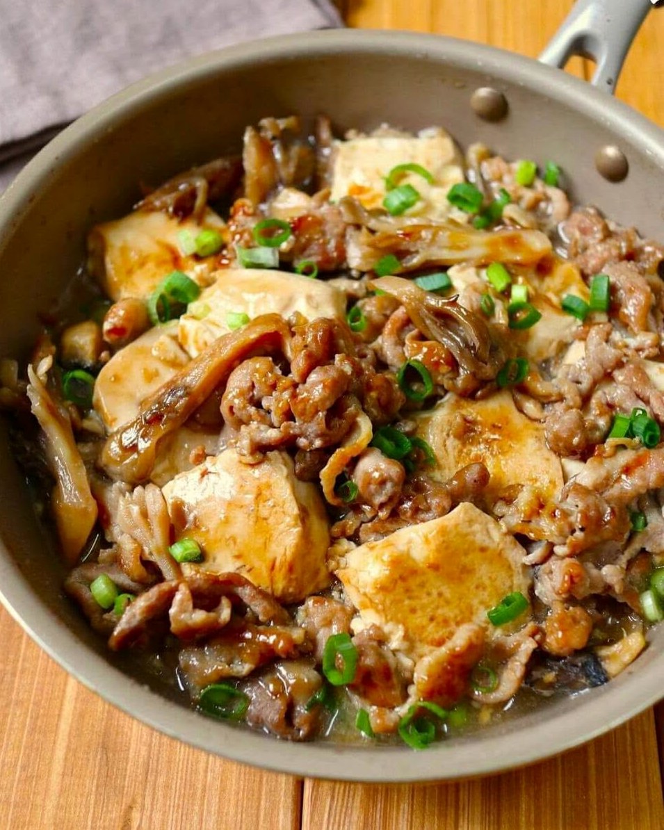 LanceLawsotabs's tweet photo. 実は、帰り道のコンビニが一番悩む場所。
節約したいけれど、美味しいスイーツを見つけると心揺れる。ちょっとしたご褒美、時には大切だと思う。 https://t.co/aBOVOYUZFn