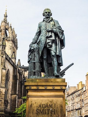 QuotesforGoal's tweet photo. “Tener compasión por los culpables, es tener crueldad hacia los inocentes” 

Adam Smith https://t.co/GtKsAdOiV1