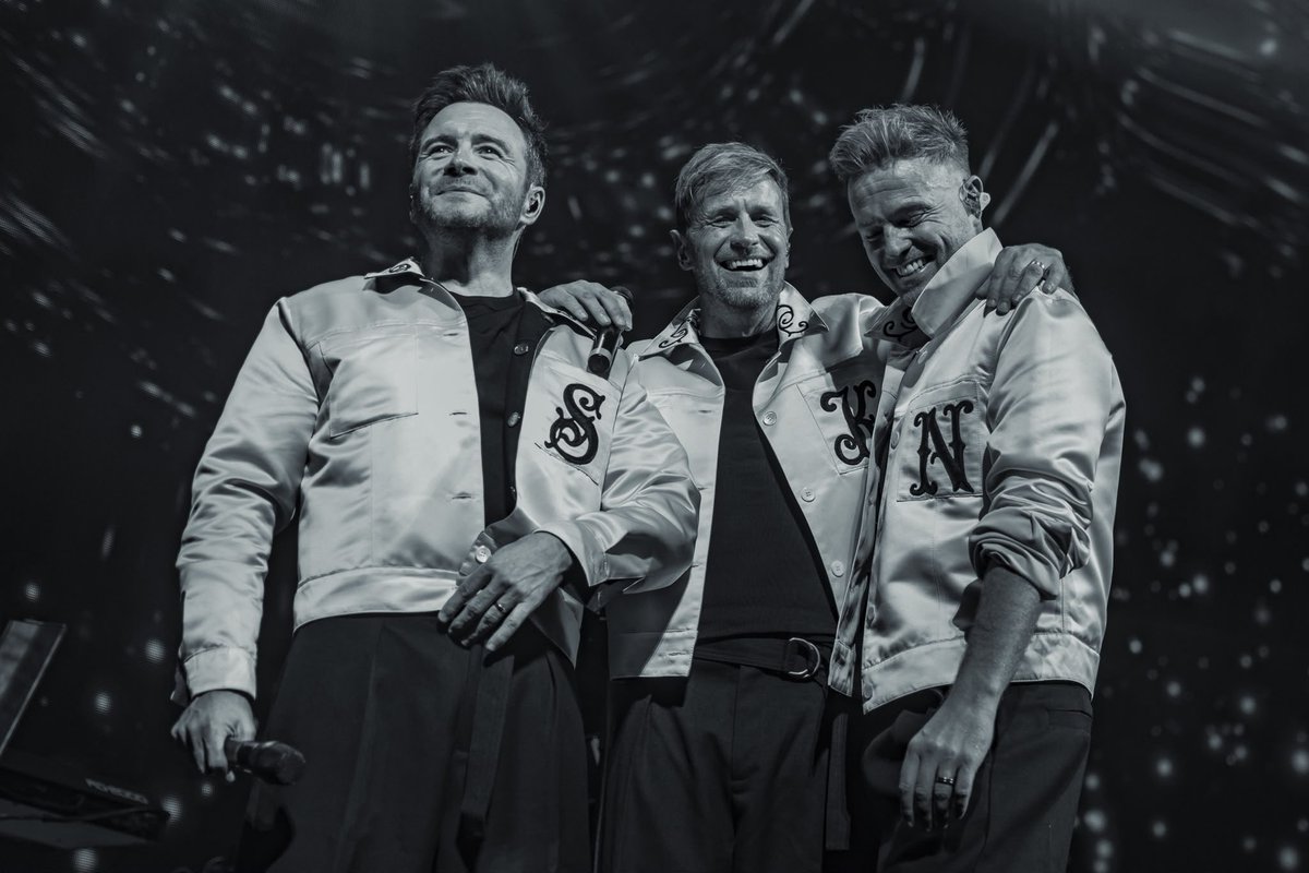 westlifemusic's tweet photo. Dublin, 3Arena, The Residency💫 2 shows down and 11 to go. What an opening - we’ve absolutely loved bringing this show to life so to see you all singing and dancing along with us has been so special. We do it all again tonight, Saturday night in Dublin - who’s ready?? 💚🤍🧡 https://t.co/qd1DOlqUhu