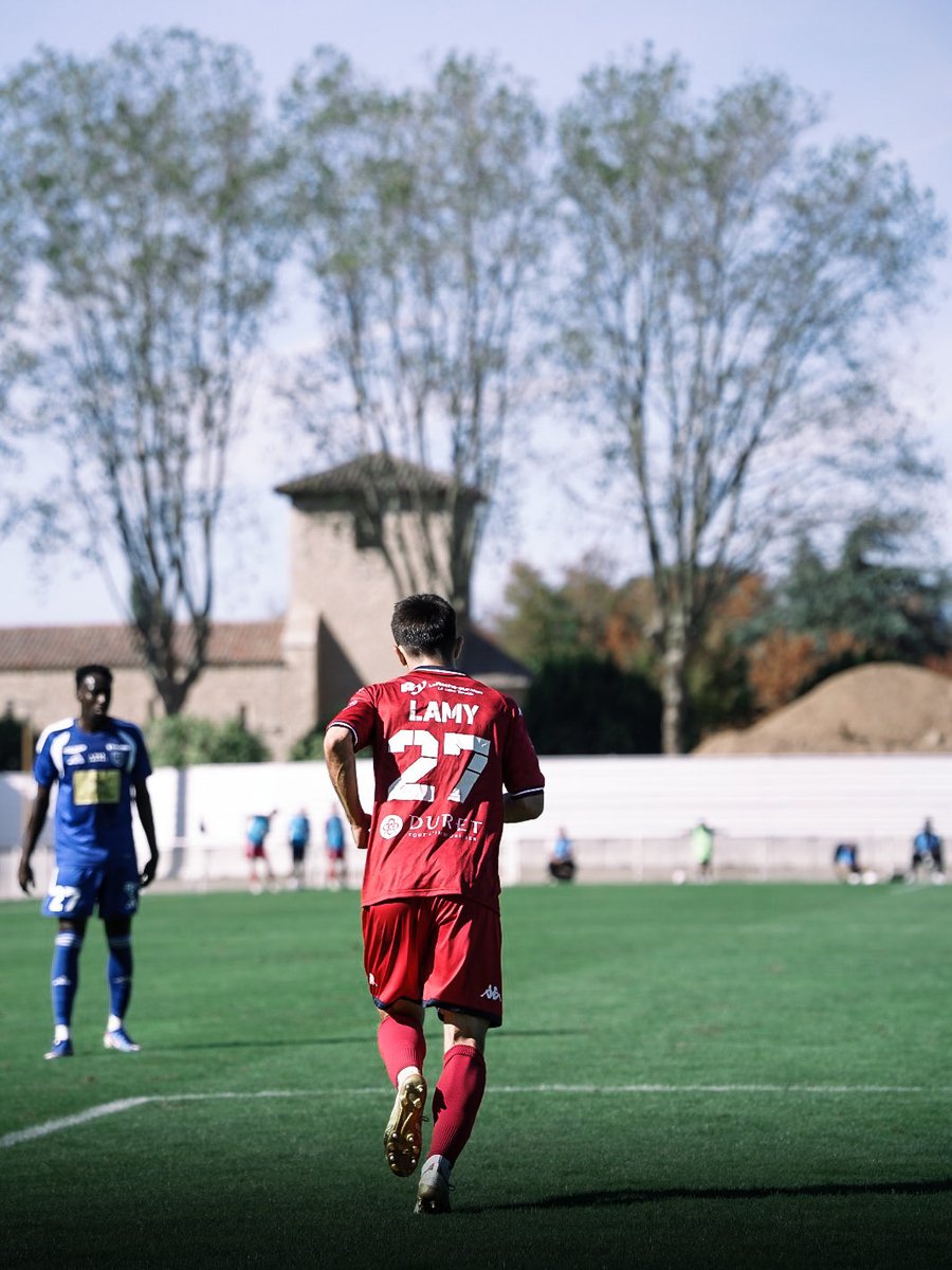 vendeefcry's tweet photo. 🔚 FIN DU MATCH

À 10 puis à 9 contre 11 nos Yonnais n’ont rien lâché. 🔴⚪️

Et jusqu’au bout, ils auront résisté ! Imbad Ahamada s’interpose sur penalty et permet aux Rouge et Blanc de préserver le point du nul. 🧤🔥

🤝 Villefranche 0–0 VFC

#ledroitderêver https://t.co/uNVU3mDyyH