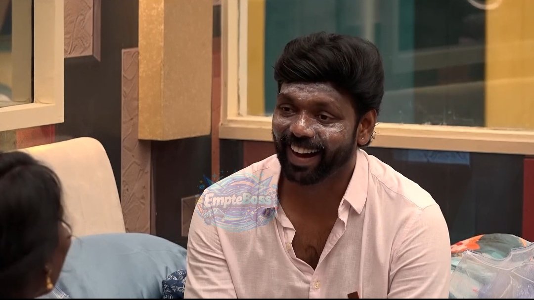 EmpteBoss's tweet photo. Saturday’s episode-la roast irukunu kooda theriyama, joraa makeup potutu irukare! #VinothBabu 😂🔥

#BiggBossTamil10 #BiggBossTamil #BiggBoss #TamilBiggBoss #EmpteBoss https://t.co/Uc2BEfzSnC