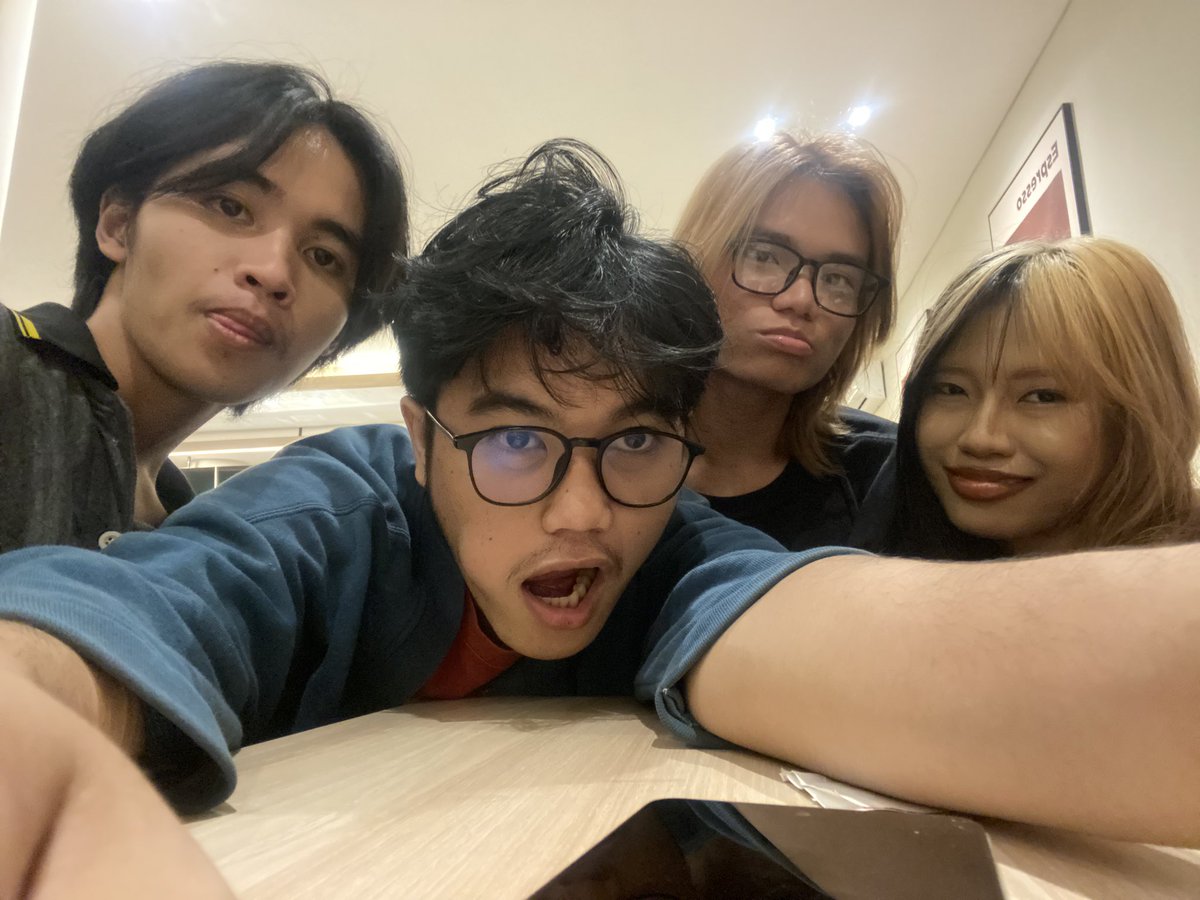 televangelisten's tweet photo. #queenout 🏳️‍🌈 !!! https://t.co/PoBWjpp7fy
