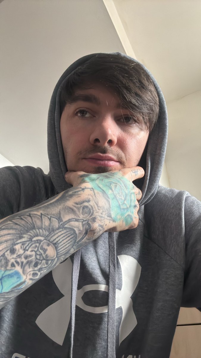 The1LiamMac's tweet photo. Is it too early to go to bed for the night 😴😴 https://t.co/dB9aQ50I0m