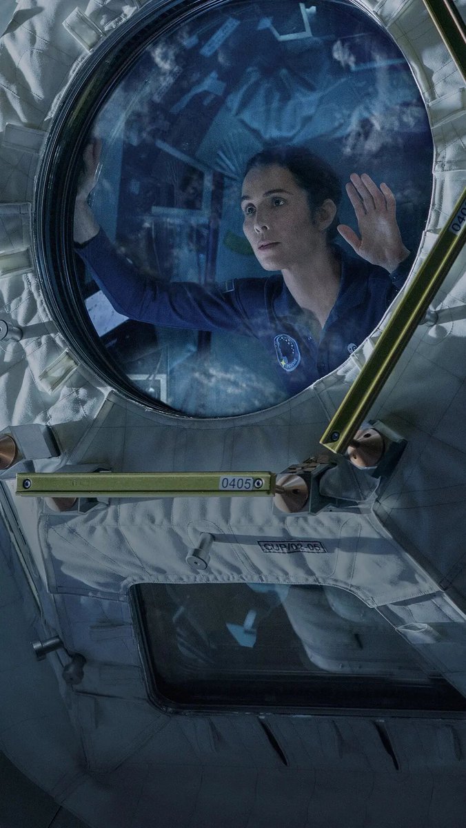 cuicu021573's tweet photo. New BTS clip from the upcoming sci-fi series Stellar Echoes is here! The 10-second sneak peek of its zero-gravity fight scene has fans hyped—mark your calendars for the premiere on Oct 18! https://t.co/zl5aQSX9cN
