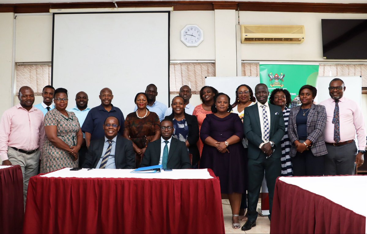 Jimisaac04's tweet photo. On Thursday, we welcomed our new College Principal, Prof. Engineer Bainomugisha. Who expressed his commitment to working with everyone, including students, to take the College to greater heights through collective effort and engagement.
Congratulations and welcome @iBaino https://t.co/FPQoq2r9ha
