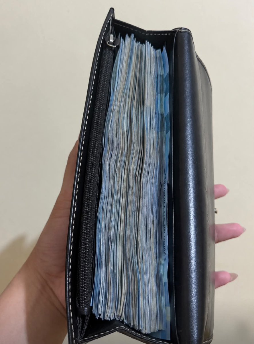 rvinjayx_'s tweet photo. Money dust for everyone ✨ https://t.co/uWfAI74TDo