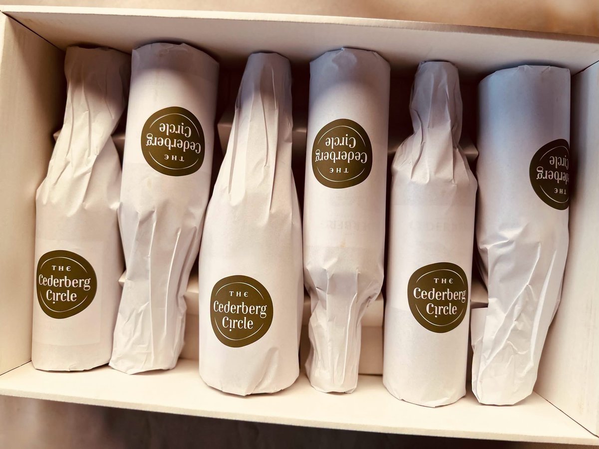 LaurasWorldza's tweet photo. Our unboxing at home today with the #Cederberg Circle as we build up to the Bokke game tonight, and the celebrations continue.
https://t.co/VzZgISU1fk

The contents of each box reflect that particular season (and right now our garden does too). 🌺

#LaurasWorld #cederbergwines https://t.co/CLGAnqVJqu