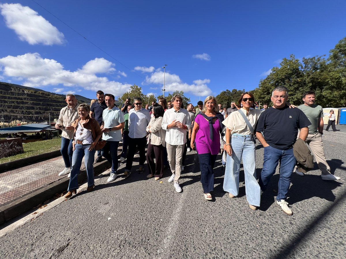 PSEBizkaia's tweet photo. 🔴 Hoy, en la tradicional #burdinjaia2026 de #abanto-zierbena, homenajeamos el pasado #minero, la #tradiciónobrera y rendimos tributo al esfuerzo colectivo de tantos #trabajadores/as.
#LaPolíticaÚtil @socialistavasco @PSEAbanto https://t.co/lHjYwlpdRX