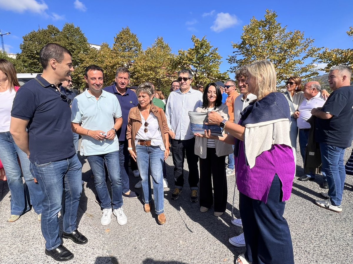 PSEBizkaia's tweet photo. 🔴 Hoy, en la tradicional #burdinjaia2026 de #abanto-zierbena, homenajeamos el pasado #minero, la #tradiciónobrera y rendimos tributo al esfuerzo colectivo de tantos #trabajadores/as.
#LaPolíticaÚtil @socialistavasco @PSEAbanto https://t.co/lHjYwlpdRX