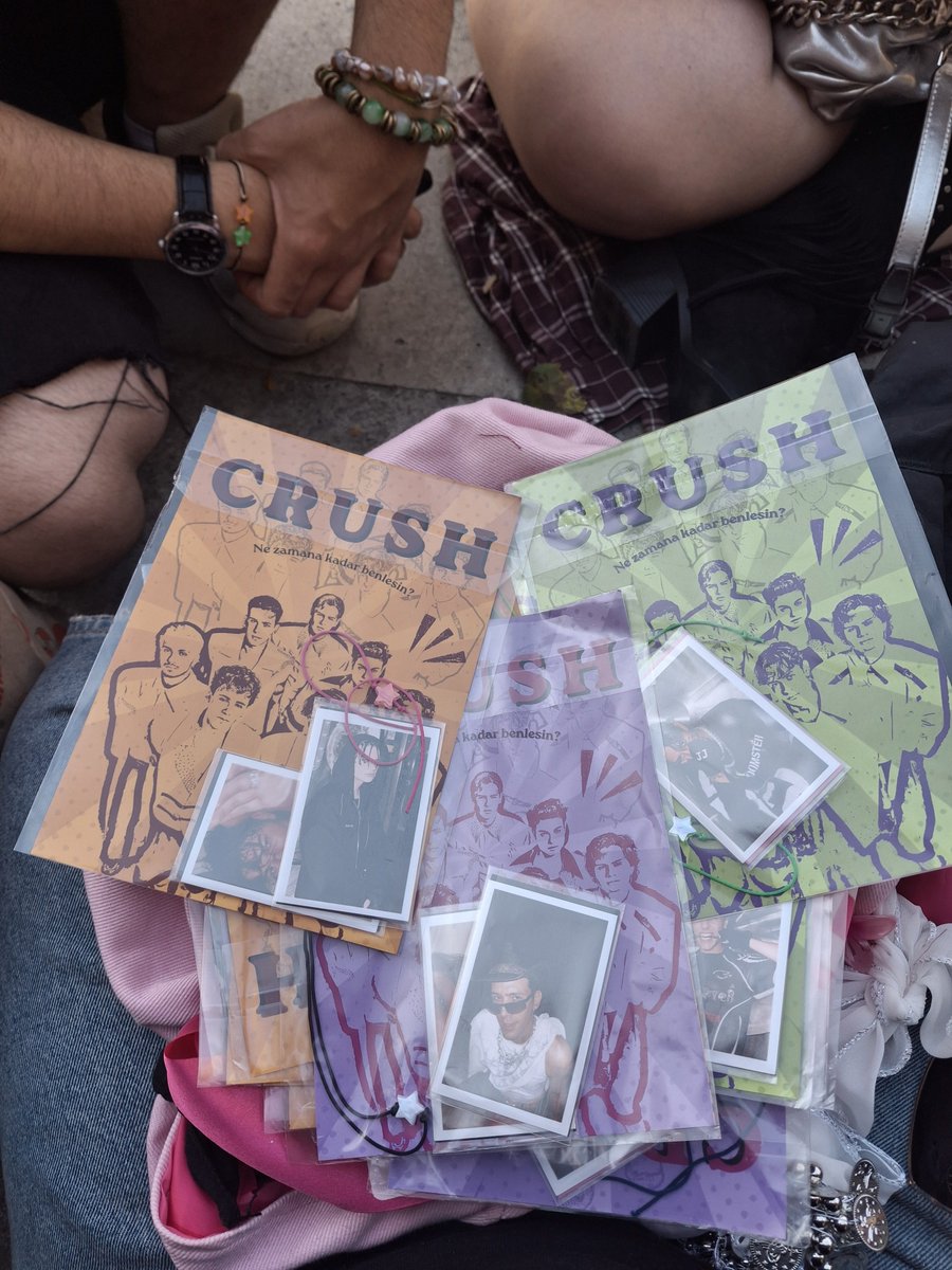 dergipopt's tweet photo. arkadaslarr freebieler ile alandayız!!! siz nerelerdesiniz? bizi bulun 🤩

#crush #crushkonser https://t.co/H3nyy32NCJ