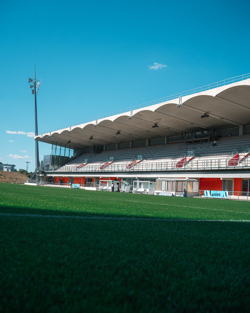 FCN_Feminines's tweet photo. 📍 Marcel Saupin. ☀️
#OnEstNantes #FCNFCF https://t.co/yS8vgpkcCQ
