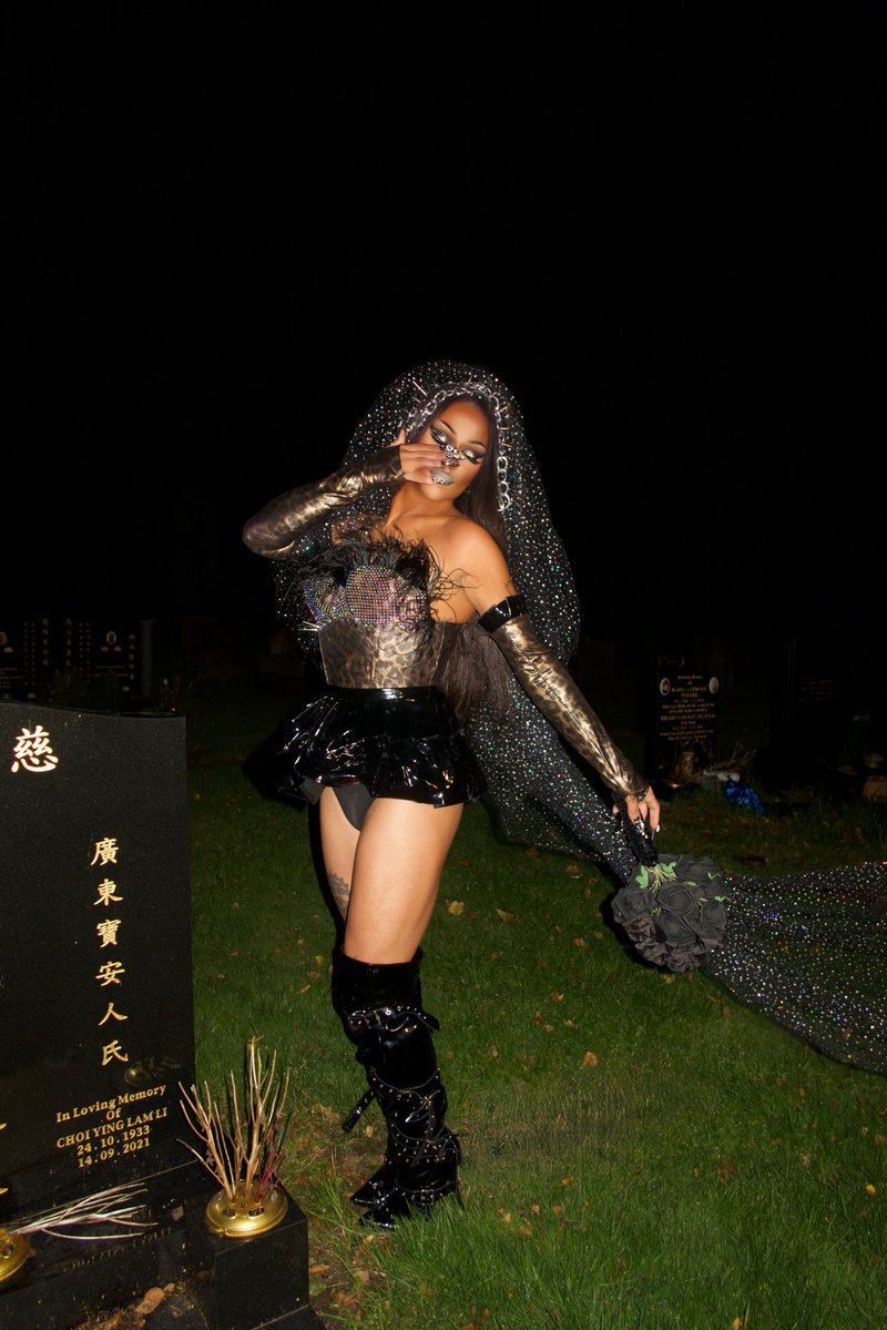 bigparisbigbaby's tweet photo. well, looks like I need a new sugar daddy… 💀👴🏽💸 no shade but all shade 😎 I was #robbed of the top 3, I really had the best look after Mocha (I’m not delusional enough to think I should’ve won…) 🤭 and NO this isn’t #graveyardgate you’ll have to wait til Halloween for that 😝 #justiceforparis #pariswasrobbed #dragraceuk