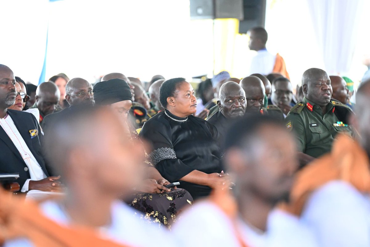 millybabalanda's tweet photo. Today, I joined the Deputy Speaker, Rt. Hon. Thomas Tayebwa, government dignitaries, the people of Tooro Kingdom, cultural leaders and thousands of Ugandans to pay our last tribute to the late King Oyo Nyimba Kabamba Iguru Rukidi IV during the funeral service at St John’s Cathedral.

His Majesty King Oyo will be remembered in World Records as the world's youngest reigning monarch; he ascended the throne at just 3 years old after the death of his father and ruled Tooro for nearly three decades.

King Oyo's death was an immeasurable loss to the Tooro Kingdom and Uganda at large.

On behalf of the National Organising Committee (NOC), I wish to express our deepest and most heartfelt gratitude to His Excellency President Yoweri @KagutaMuseveni for allowing His Majesty King Oyo Nyimba Kabamba Iguru Rukidi IV a befitting official burial and for standing with the Kingdom at such a darkest hour.

We are profoundly indebted to H.E. President Museveni for his fatherly love and exceptional generosity in catering for all expenses, right from the time His Majesty fell sick, his medical treatment in the United States, to the chartering of the flight that returned his body home to Entebbe, and the full organisation of his official send-off.

His personal presence at Entebbe International Airport to receive the body of the King, laying a wreath and bowing before the casket draped in the national and kingdom flags, spoke volumes of his respect for the institution of the Tooro Kingdom and traditional institutions in Uganda. This gesture comforted the entire Tooro fraternity and all Ugandans who cherished King Oyo.

President Museveni's decision to accord King Oyo an official burial is a true testament to his unwavering commitment to unity, culture, and the dignity of our traditional kingdoms. 

I appeal to the people of Tooro to remain united, calm and prayerful during this difficult time and preserve the legacy of the late His Majesty King Oyo.

"The Lord is close to the brokenhearted and saves those who are crushed in spirit." _Psalms 34:18

May His Majesty King Oyo Nyimba Kabamba Iguru Rukidi IV rest in eternal peace.

For God and my country!