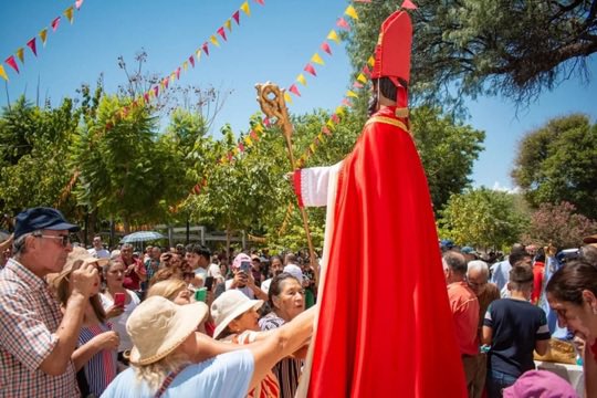 TeresitaMadera's tweet photo. San Blas de Los Sauces es su gente, sus paisajes, sus tradiciones y una fe que atraviesa generaciones. Es la devoción a San Blas, pero también la fuerza de una comunidad que sabe de dónde viene y que sigue construyendo hacia dónde quiere ir.

Hoy celebramos a San Blas de Los Sauces y renovamos nuestro compromiso con su presente y con todo lo que todavía podemos construir juntos.

¡Felices 160 años! ❤️