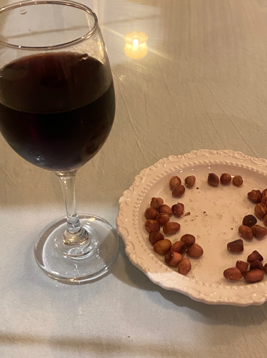 ramooppw's tweet photo. 땅콩에 레드와인이라니 🍷🥜 https://t.co/tZGCzLXlk0