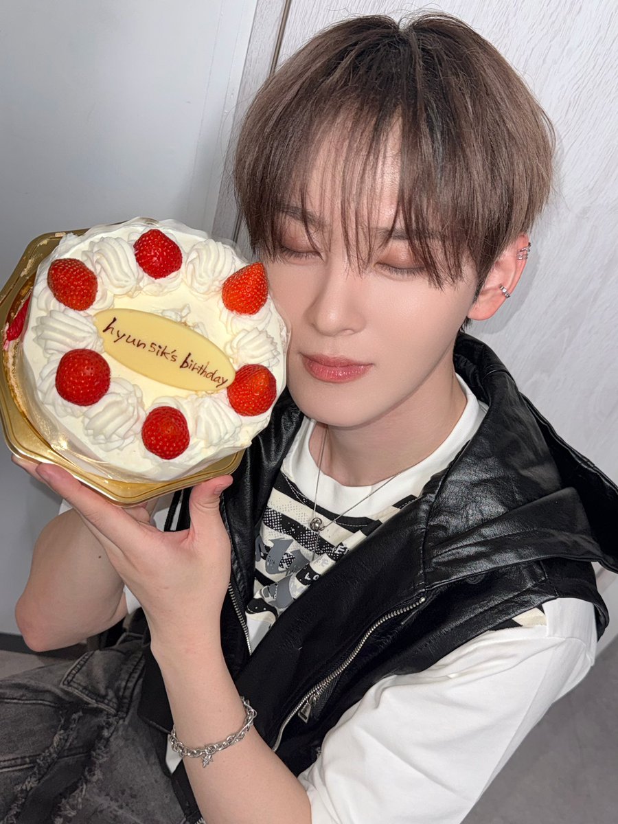 XODIAC_MEMBERS's tweet photo. [#현식] 

쏘블리~~~~🥹
생일 축하해 줘서 너무 고마워 🫶🏻
오늘 너무 행복했어 !!!!!!

#XODIAC #소디엑 #HYUNSIK #현식 https://t.co/Xm8OxDTagk
