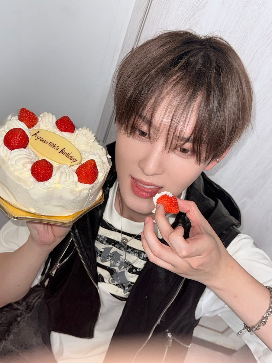 XODIAC_MEMBERS's tweet photo. [#현식] 

쏘블리~~~~🥹
생일 축하해 줘서 너무 고마워 🫶🏻
오늘 너무 행복했어 !!!!!!

#XODIAC #소디엑 #HYUNSIK #현식 https://t.co/Xm8OxDTagk