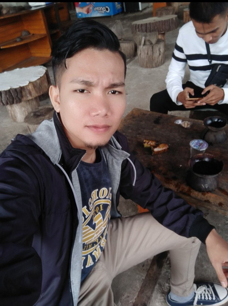 ceu_kikim's tweet photo. Panjang berurat gay batam ini https://t.co/lYNsTIr9hw