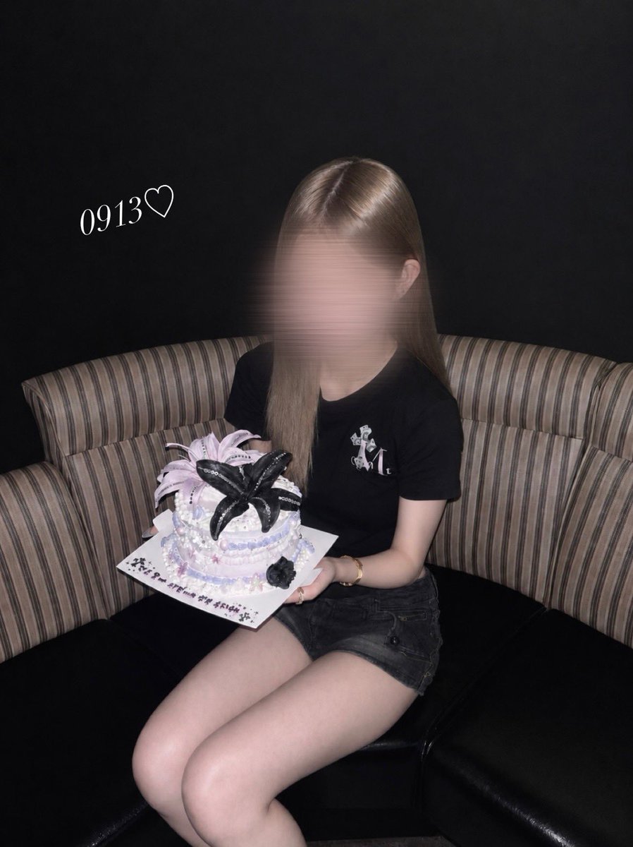 _yeonqlz's tweet photo. ＼
                   𖤐            ＼
＼                                    𖤐⋆.
     𖤐꙳⋆       ＼
                       𖤐 𝐻𝑎𝑝𝑝𝑦 𝐵𝑖𝑟𝑡ℎ𝑑𝑎𝑦
                                         𝑌𝑒𝑜𝑛𝑗𝑢𝑛 ⋆˙⟡

#YouAlwaysShineYeonjun 
#TXT  #YEONJUN https://t.co/Orhzb968hg