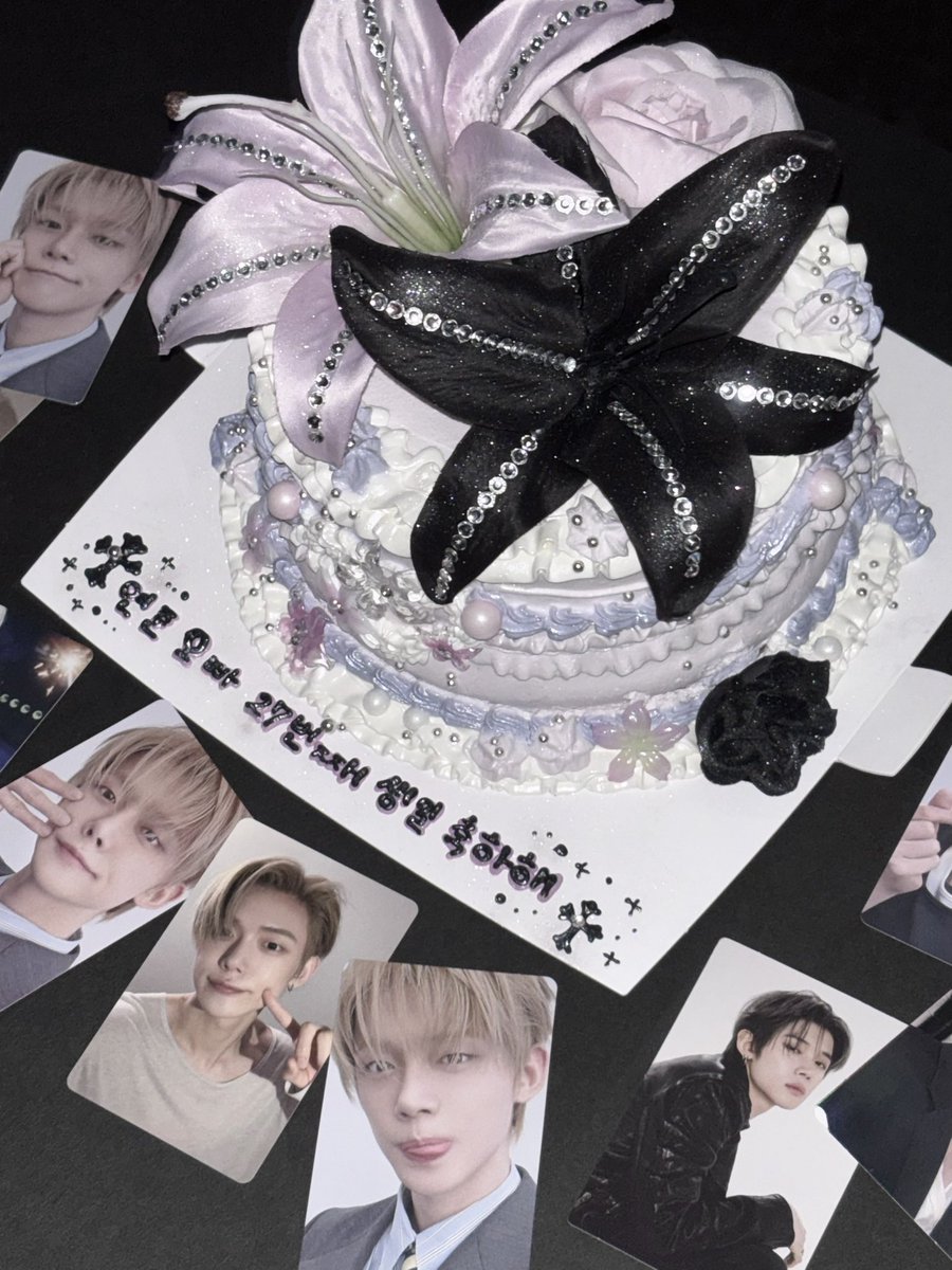 _yeonqlz's tweet photo. ＼
                   𖤐            ＼
＼                                    𖤐⋆.
     𖤐꙳⋆       ＼
                       𖤐 𝐻𝑎𝑝𝑝𝑦 𝐵𝑖𝑟𝑡ℎ𝑑𝑎𝑦
                                         𝑌𝑒𝑜𝑛𝑗𝑢𝑛 ⋆˙⟡

#YouAlwaysShineYeonjun 
#TXT  #YEONJUN https://t.co/Orhzb968hg