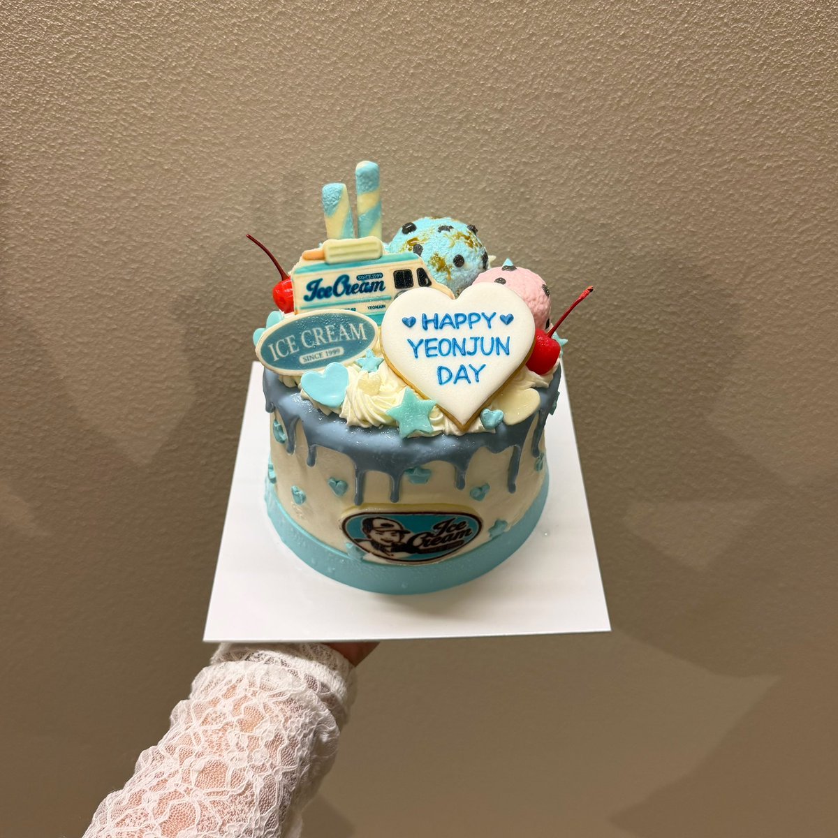 chunichuki__'s tweet photo. 세상에서 제일 사랑하는 아이스크림 보이에게 〰︎︎♡
생일 축하해𓈒𓏸︎︎︎︎🥄🍨💕쭈욱 행복하게 지내줘🍀
사랑해요♡

#YouAlwaysShineYeonjun
#바다를닮은쭈니에게높은가을하늘을
#IceCreamより甘いヨンジュン生誕祭 https://t.co/QusLmGyCmr