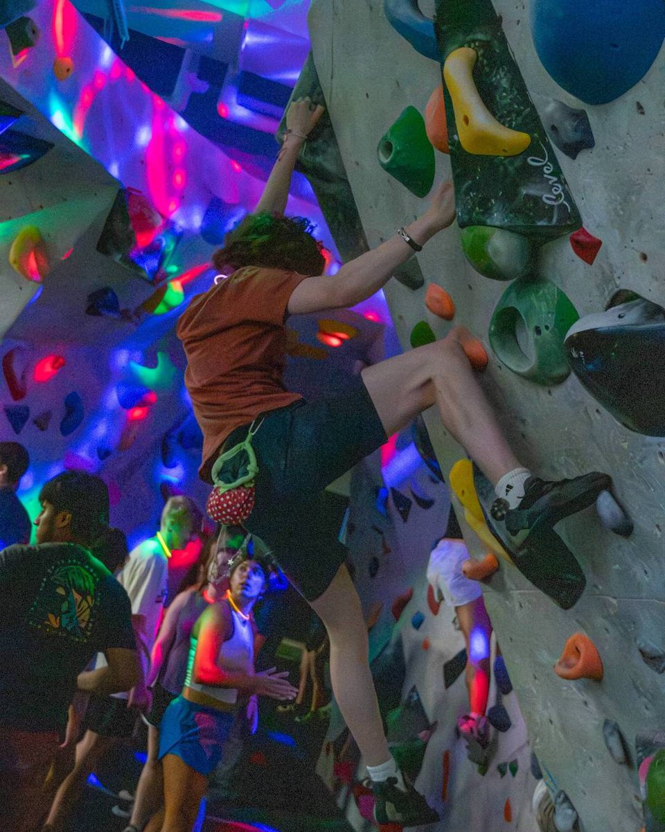 UConnRec's tweet photo. Good vibes at Rave in the Cave! 💥🎶

#UConnRec #RaveintheCave https://t.co/2bAOaEzqWJ