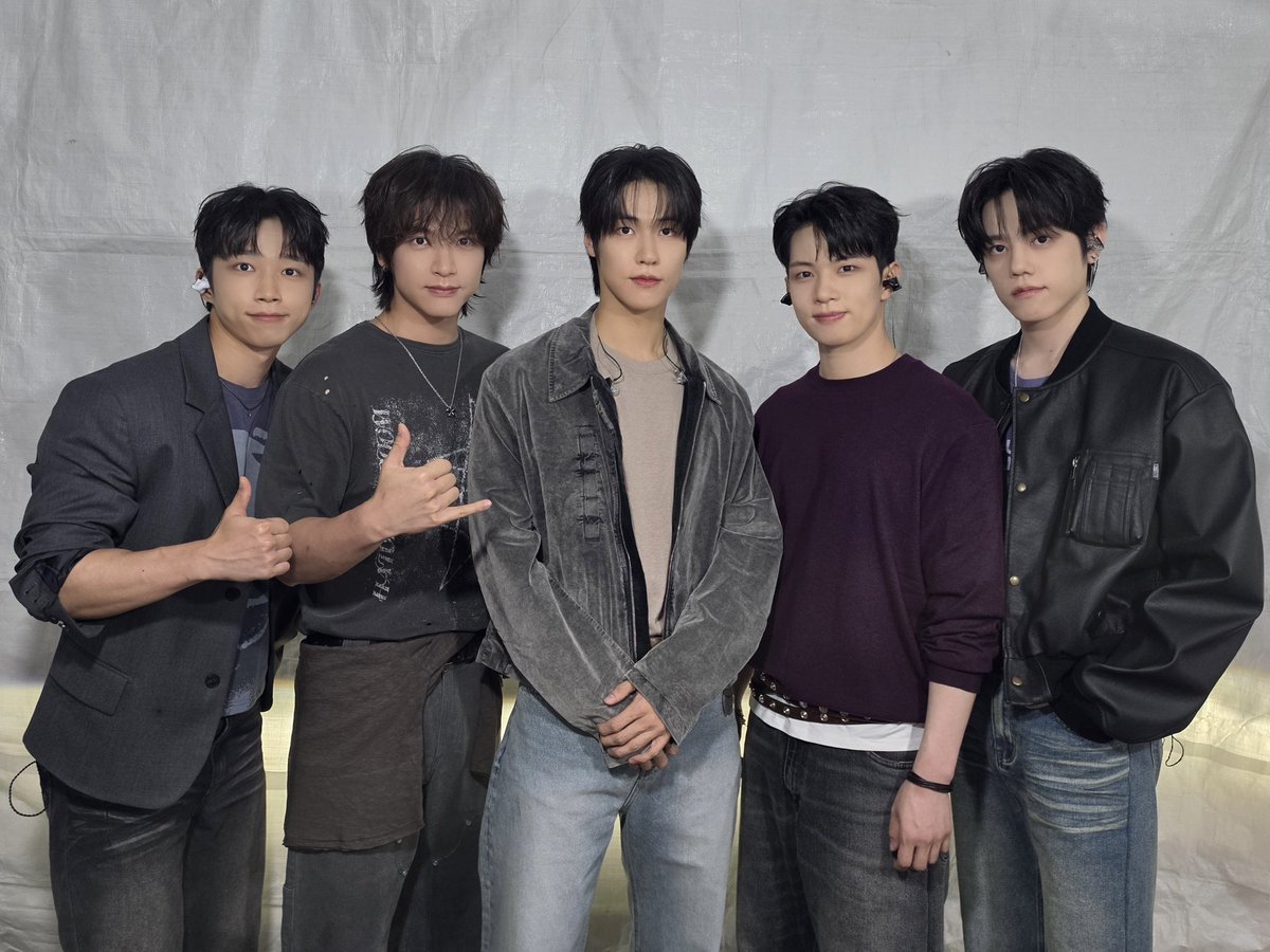 NFlyingofficial's tweet photo. [📸] 피크타임페스티벌 2026 - 공주

#NFlying #엔플라잉 https://t.co/3JZdAyipiO