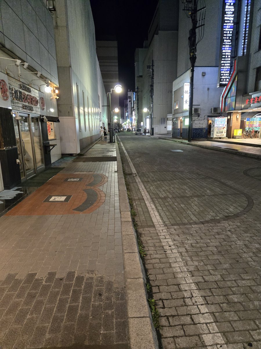sapporoakb's tweet photo. しごおわー。
帰り道のすすきのの街、心なしか綺麗になってるー。
ゴミ拾いお疲れさまー。 https://t.co/mIUOrHTtmT