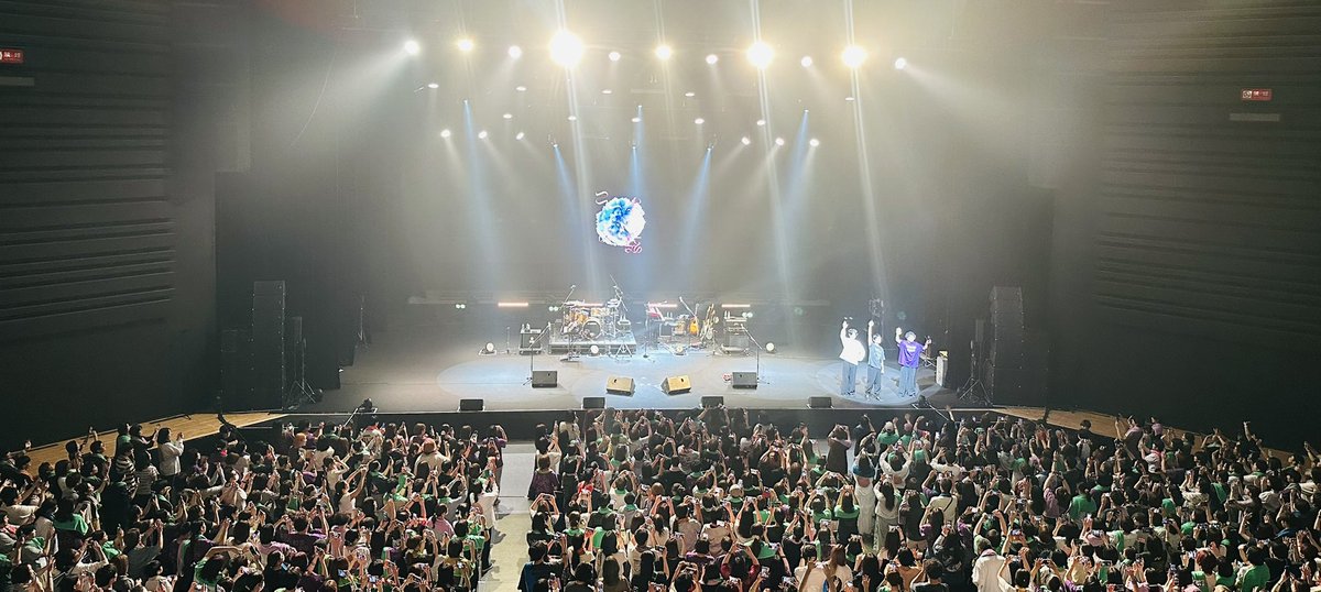 takutoonuki's tweet photo. #flumpool オリックス劇場！剥き出しの感情で紡がれていくリアルなアンサンブル！今の彼等は弱さも包み隠さず強さに変えてオーディエンスに届ける！特に後半のあの曲が全く違う光を放っていてバンドが次のステージに向かった事を象徴する場面に！このツアーは新しいチャプターの幕開けをインパクト！ https://t.co/WLnqGsvGWZ