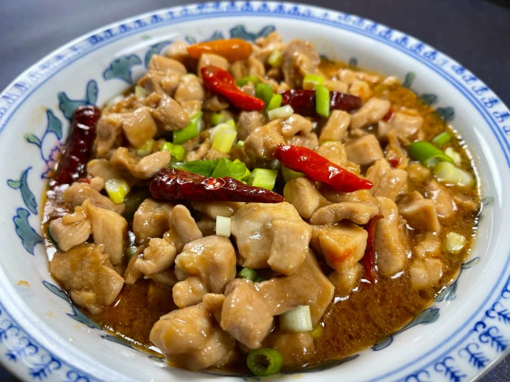 ohsnapletseat's tweet photo. Spicy Sichuan Chicken Stir Fry 🌶️🍗

Juicy chicken stir-fried with garlic, dried red chilies, and savory chili bean sauce - spicy, garlicky, and packed with flavor!

Recipe: https://t.co/VUVB8GvJCg

#SichuanFood #ChickenStirFry #AsianRecipes https://t.co/XmHshqtNNL