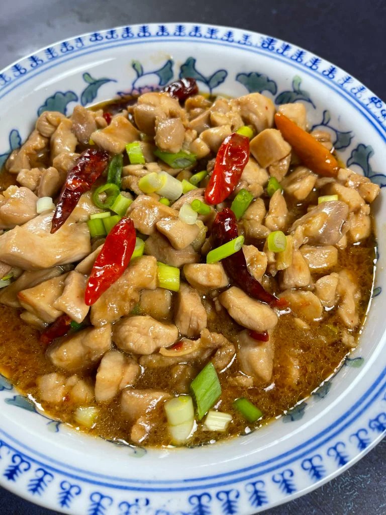 ohsnapletseat's tweet photo. Spicy Sichuan Chicken Stir Fry 🌶️🍗

Juicy chicken stir-fried with garlic, dried red chilies, and savory chili bean sauce - spicy, garlicky, and packed with flavor!

Recipe: https://t.co/VUVB8GvJCg

#SichuanFood #ChickenStirFry #AsianRecipes https://t.co/XmHshqtNNL