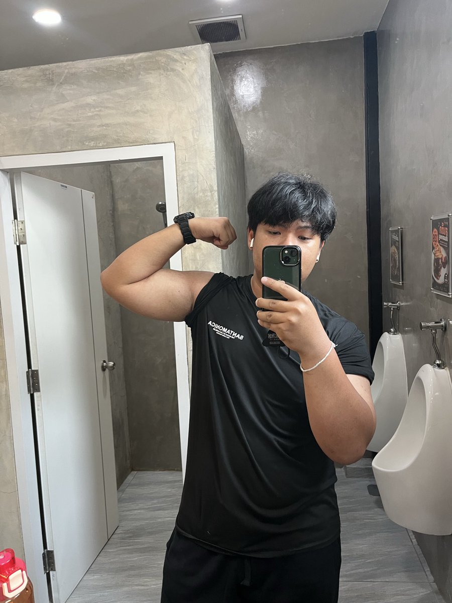Ethiusz's tweet photo. จะเป็น��มูที่แข็งแรง 💪🏻🐷 https://t.co/g0rLBzDpzd
