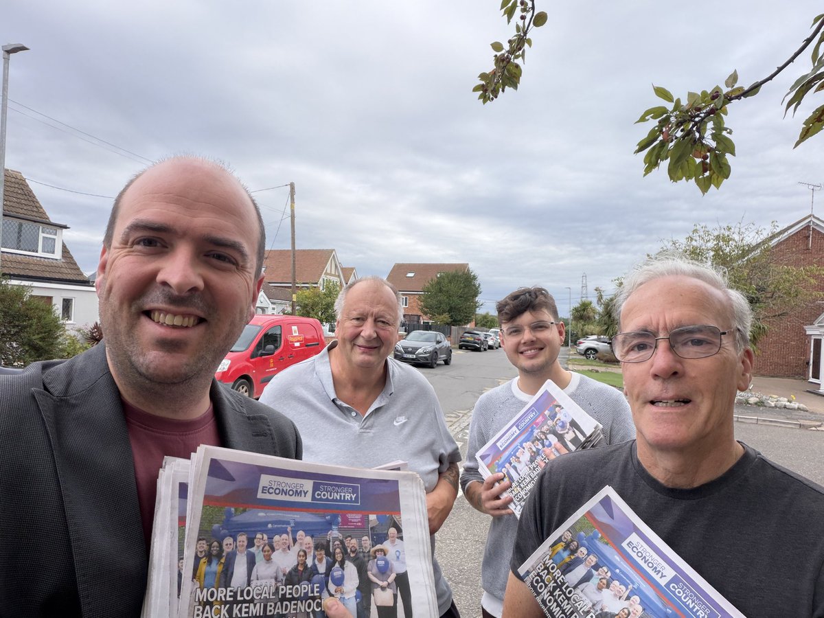 RicHolden's tweet photo. Out on the doors in #SteepleView #BasidlonAndBillericay with our latest newspaper this morning!
@Conservatives #TeamKemi #VoteConservative https://t.co/1HROvnPg2c