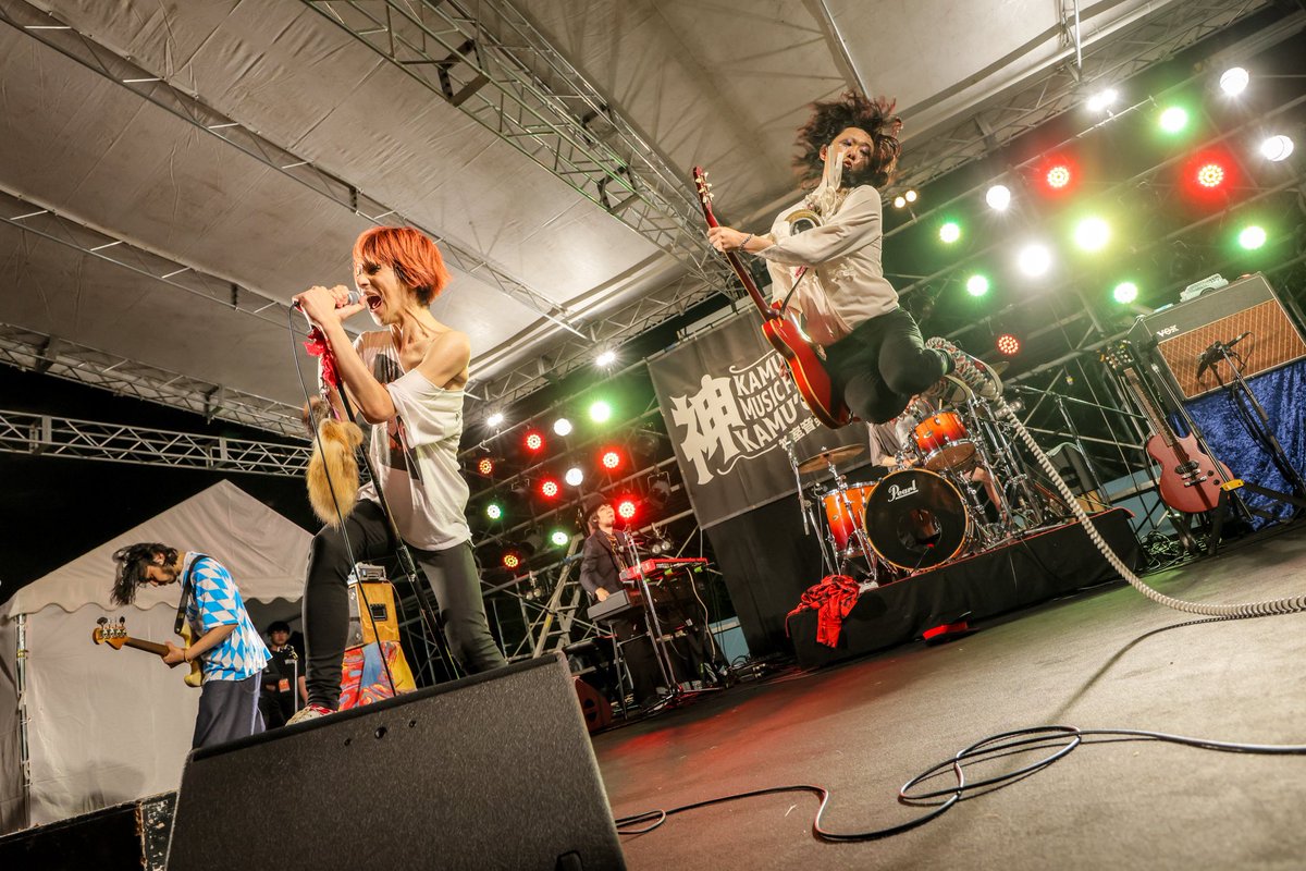 ryothebohemians's tweet photo. 俺は最上町で生まれて高校時代は新庄のCDショップや友達に借りたCDで沢山のロックンロールミュージックと出会ったんです。

一番かっけえビートりょうは年に一度の神室音楽祭に取ってあるんです。贔屓100万%の神室音楽祭ありがとうございました！

撮影:柴田恵理 https://t.co/D7TbEO7XIW