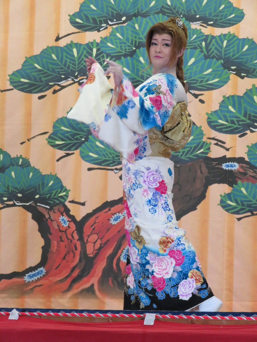 dka4pkHbeChYyeO's tweet photo. 岩手県奥州市前沢
白山神社
9月12日
#錦兄弟
#錦流2代目家元
#錦旭英
この頃夜寒いけど今日は
外でもそんなに寒くなくて
楽しい嬉しい幸せな時間
ありがとうございました😆💞
最高でした😆😆😆 https://t.co/owUqKKdJA0