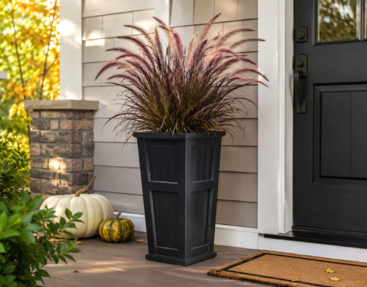 WindowBoxCo's tweet photo. Create a welcoming curb appeal all season with planters that feel thoughtfully styled. After your fall refresh, layer in heirloom gourds, natural branches, or grasses to bring added height and rustic structure to the arrangement. The result feels editorial, and timeless. https://t.co/iAh6MkS1II