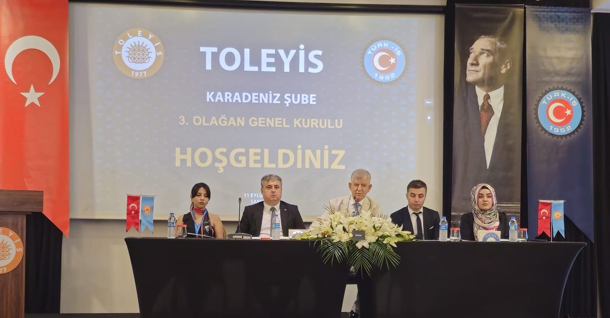 Toleyis1977's tweet photo. KARADENİZ ŞUBE 3. OLAĞAN GENEL KURULUMUZ GERÇEKLEŞTİ

Karadeniz Şube 3. Olağan Genel Kurulu 11 Eylül 2026 Tarihinde Saat 10:00’da Toplandı.

Karadeniz Şubemizin 3. Olağan Genel Kurulu’na başlamadan önce, TOLEYİS Sendikasının onurlu tarihini içeren tanıtım filmimiz yayınlandı.

Kongre Karadeniz Şube Başkanı Soner Donat’ın yaptığı açılış konuşmasıyla başladı. Soner DONAT Genel Kurul’un hayırlı olması temennisinde bulunarak tüm misafirlere katılımlarından dolayı teşekkürlerini sundu.

Ardından Başkanlık Divanının oluşturulmasına ilişkin teklifi kongreye sundu. Divanın teşkiline ilişkin teklif oy birliğiyle kabul edildi. Divan Başkanlığına Genel Başkanımız Sayın Cemail BAKINDI, Divan Başkan Yardımcılıklarına Sn. Kubilay Töre ve Sn. Erkan Kuzur, Katipliklere Sema Kaylavaz ve Yağmur Gökçe seçildiler.

Daha sonra, Gazi Mustafa Kemal ATATÜRK ve tüm şehitlerimiz için saygı duruşu yapıldı ve İstiklal Marşı okundu. Ardından konuşmalarını yapmak üzere Genel Başkanımız Sn. Cemail BAKINDI kürsüye davet edildi. Sn. Bakındı; Katılımcıları selamlayarak duyduğu memnuniyeti dile getirdi. Ülke olarak birlik ve beraberlikle mücadele etmemiz gerektiğini, bu şekilde sorunların üstesinden gelinebileceğini, birlik olunduğu takdirde tüm sorunlara göğüs gerebileceğimizden bahsetti. Ayrıca Sn. Bakındı, ülkemizin gündeminde olan ekonomik sıkıntılar ve üyelerimizin genel beklentileri ile ilgili değerlendirmede bulundu. Son olarak “hepimizin insanca yaşayabileceği bir dünya bir Türkiye diler, hepinizi sağlık ve mutlulukla selamlar, saygılarımı sunarım” diyerek sözlerini noktaladı.

Daha sonra, değerli misafirlerimiz takdim edildi. Ardından kongreye katılamayıp başarı dileklerinde bulunanların telgrafları okundu.
Divan Başkanı Sn. Cemail BAKINDI, Sendika Yönetim, Denetim, Disiplin Kurul’larına adayların tespiti için süre verdi.

Divan Başkanı Sn. Cemail BAKINDI, daha önce delegelere gönderilmiş olan Faaliyet ve Denetim Kurulu Raporları, Genel Kurulun oylarına sunuldu. Söz alan olmadı, oylama yapıldı ve oybirliğiyle kabul edildi.

Adaylık müracaatları geldikten sonra, Genel Kurul delegelerine müracaat eden adaylıklar okundu ve oy pusulası basılması için matbaaya gönderildi.

Kurulların ibrasına geçildi. Kurullar, oy birliğiyle ibra edildi.
Basılan oy pusulaları Seçim Kuruluna teslim edilerek Genel Kurulun seçimler kısmına geçildi.

Samsun Bölge Şubemizin 11.09.2026 tarihinde yapılan 3. Olağan Genel Kurul’unda,  Şube Başkanlığına yeniden Soner DONAT seçildi. 

YÖNETİM KURULU ASİL ÜYELERİ
ŞUBE BAŞKANI : SONER DONAT
ŞUBE SEKRETERİ : DURSUN ORUÇ
ŞUBE MALİ SEKRETERİ : HÜSEYİN TOPRAK
ŞUBE TEŞKİLAT SEKRETER : ADEM ÇITAK
ŞUBE EĞİTİM SEKRETERİ : NEVZAT TOMRUK

Yönetim Kurulu Üyelerini tebrik eder, sendikamıza işçi sınıfına hayırlı olmasını temenni eder, çalışmalarında başarılar dileriz.