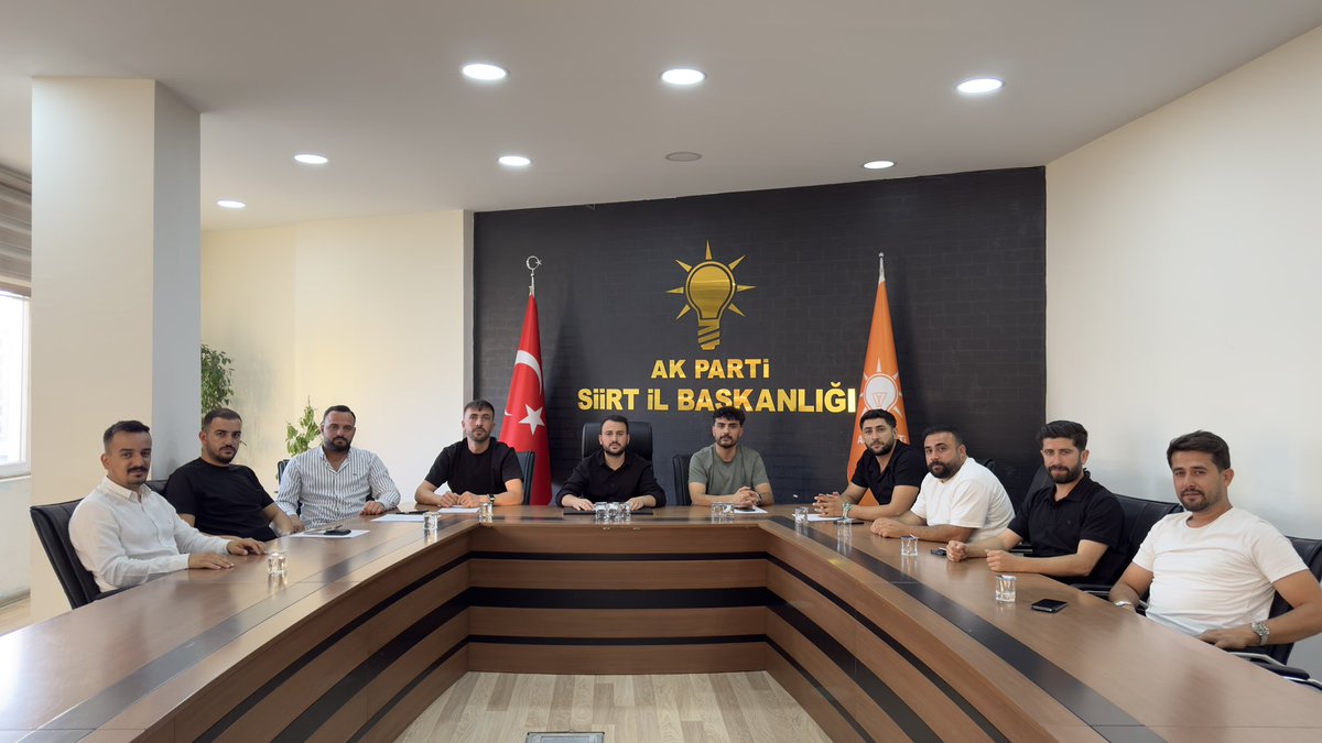 akgencliksiirt's tweet photo. 📍 İlçe Gençlik Kolları Başkanları Toplantısı

İl Gençlik Kolları Başkanımız Sayın @mrtgul34 ’ün başkanlığında, İlçe Gençlik Kolları Başkanları Toplantımızı gerçekleştirdik.

Teşkilat çalışmalarımız ve gençlerimize yönelik faaliyetlerimizi istişare ettik. https://t.co/Dvig4e2TKQ