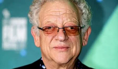 merlinpapin3's tweet photo. Hommage au Producteur Britannique #JeremyThomas décédé à l'âge de 77 ans , Il a  produit Le Dernier Empereur (L'ultimo imperatore) de Bernardo Bertolucci, qui a remporté l'Oscar du meilleur film en 1988.

Il a produit plusieus chefs d'oeuvres de Bertollucii , Nicoas Roaeg, Wenders, Garrone , Linklater , Cronenberg

1976 : Mad Dog Morgan de Philippe Mora
1978 : Le Cri du sorcier (The Shout) de Jerzy Skolimowski
1980 : Enquête sur une passion (Bad Timing: A Sensual Obsession) de Nicolas Roeg
1980 : The Great Rock 'n' Roll Swindle de Julien Temple
1983 : Furyo (Merry Christmas Mr. Lawrence) de Nagisa Ōshima
1983 : Eureka de Nicolas Roeg
1984 : The Hit de Stephen Frears
1985 : Une nuit de réflexion (Insignificance) de Nicolas Roeg
1986 : Good to Go de Blaine Novak
1987 : Le Dernier Empereur (The Last Emperor) de Bernardo Bertolucci
1990 : Everybody Wins de Karel Reisz
1990 : Un thé au Sahara (The Sheltering Sky) de Bernardo Bertolucci
1991 : L'Âge de vivre (Let Him Have It) de Peter Medak
1991 : Le Festin nu (Naked Lunch) de David Cronenberg
1993 : Little Buddha de Bernardo Bertolucci
1996 : Victory de Mark Peploe
1996 : Beauté volée (Stealing Beauty) de Bernardo Bertolucci
1996 : Crash de David Cronenberg
1996 : Le Roi des Aulnes (Der Unhold) de Volker Schlöndorff
1996 : Blood and Wine de Bob Rafelson
1997 : The Brave de Johnny Depp
1998 : All the Little Animals réalisé par lui-même
1999 : La Coupe (Phörpa) de Khyentse Norbu
1999 : Tabou de Nagisa Ōshima
2000 : Sexy Beast de Jonathan Glazer
2001 : Le Triomphe de l'amour (The Triumph of Love) de Clare Peploe
2002 : Le Chemin de la liberté (Rabbit-Proof Fence) de Phillip Noyce
2003 : Young Adam de David Mackenzie
2003 : Innocents (The Dreamers) de Bernardo Bertolucci
2003 : Voyageurs et Magiciens (Travelers and Magicians) de Khyentse Norbu
2004 : Terre promise (Promised Land) d'Amos Gitaï
2005 : Don't Come Knocking de Wim Wenders
2005 : Tideland de Terry Gilliam
2005 : Dreaming Lhasa de Ritu Sarin et Tenzing Sonam
2005 : Getting Gilliam (documentaire) de Vincenzo Natali
2006 : Glastonbury de Julien Temple
2006 : Fast Food Nation de Richard Linklater
2008 : Two Fists, One Heart (en) de Shawn Seet
2008 : Rendez-vous à Palerme (Palermo Shooting) de Wim Wenders
2008 : Dark World (Franklyn) de Gerald McMorrow
2009 : Création de Jon Amiel
2011 : A Dangerous Method de David Cronenberg
2012 : Kon-Tiki de Joachim Rønning et Espen Sandberg
2015 : High-Rise de Ben Wheatley
2018 : L'Homme qui tua Don Quichotte (The Man Who Killed Don Quixote) de Terry Gilliam
2019 : Pinocchio de Matteo Garrone
2023 : Jusqu'au bout du monde (The Dead Don't Hurt) de Viggo Mortensen
2026 : Bad Lieutenant: Tokyo de Takashi Miike

@FredOL69007 @tbarnaud 
❤️si vous aimez