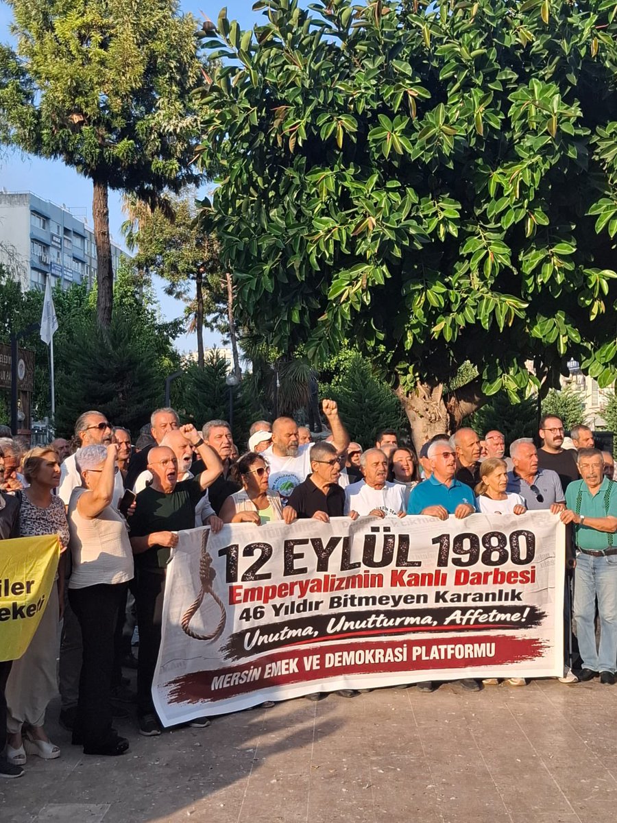kemalgoksoy's tweet photo. Mersin Emek ve Demokrasi Platformu bileşenleri,78’liler Hareketi öncülüğünde 12 Eylül 1980 emperyalist karanlık darbenin  46.yıl dönümünde “Darbeciler hesap verene kadar unutturmayacağız” basın açıklamasını  gerçekleştirdik!.. https://t.co/aZX92LTC1F