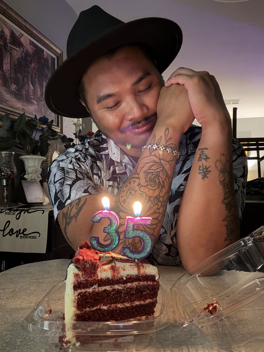 beejayaye_808's tweet photo. Another year, another milestone.
Turning 35 today. Looking back at how much I’ve accomplished in the last 35 years 😍
Cheers to another birthday 🎂 🎉

#birthday #35 https://t.co/EjqmE48fNY