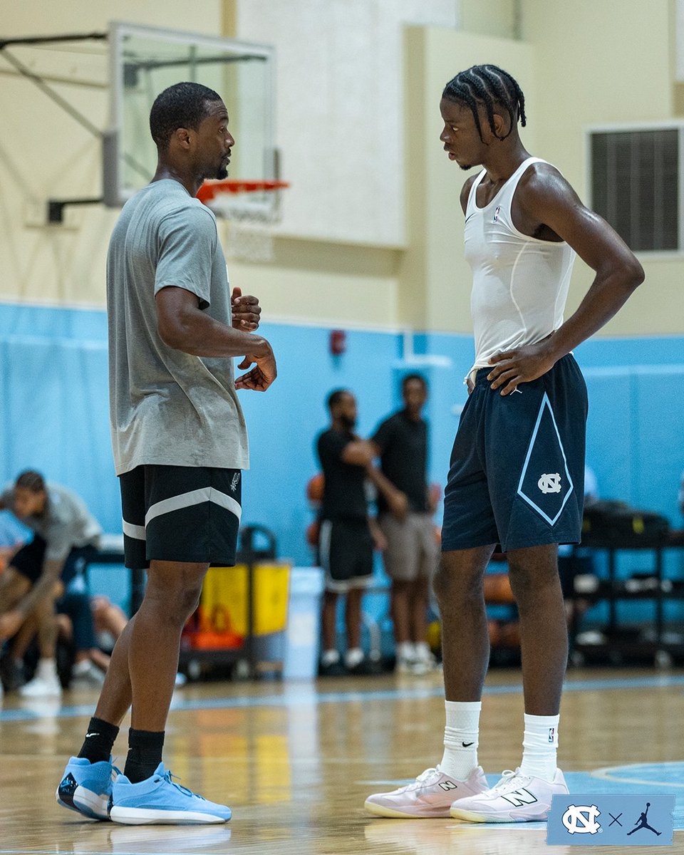 UNC_Basketball's tweet photo. Alumni runs this AM https://t.co/LzxhNY565C